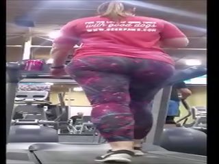 Jiggly 贓物 金發 pawg 上 treadmill