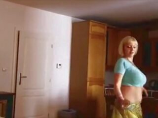 Sophie mei enseña barriga bailando, gratis hd x calificación película 7e