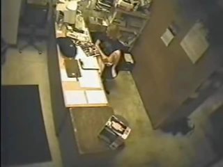 Нахален блондинки заловени мастурбиране при на офис